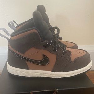 Jordan 1 Mid SE
